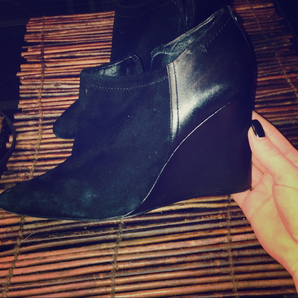 Vince Camuto 8.5 wedge boogie